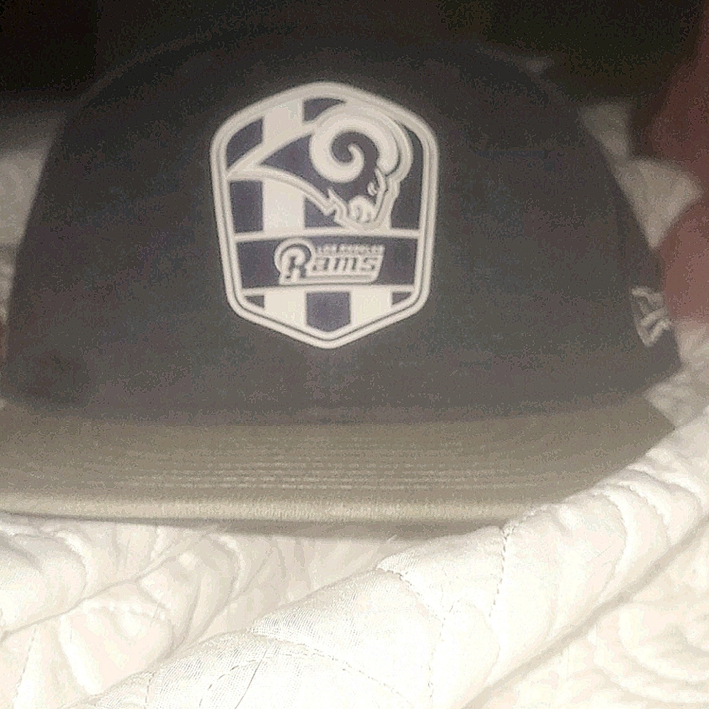 LA rams snapback. Well cleaned. Very nice hat.
